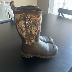 Youth RealTree size 6 Edge Rugged Muck Boots